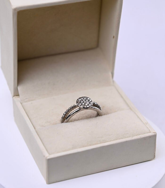 Anel Redondo Cravejado com Zircônias