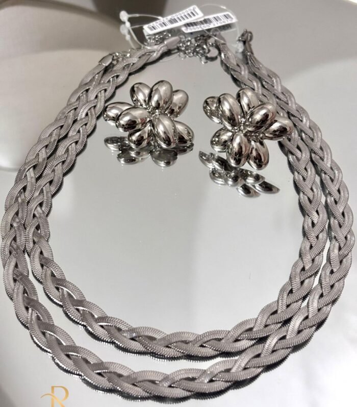 Colar de Aço Trançado Prateado com Brincos Florais