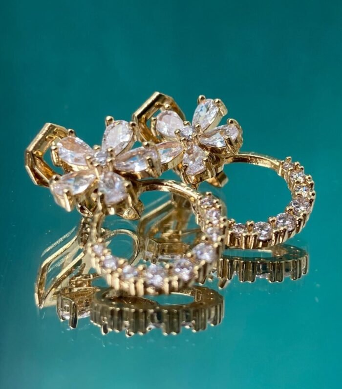 Brinco de Pressão Floral Cristal Dourado