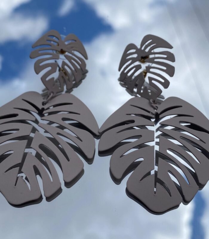 Brinco Folha Color Cor Cinza